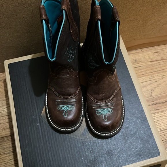 Worn 1 time size 7 1/2 women’s Ariat boots - Picture 5 of 5